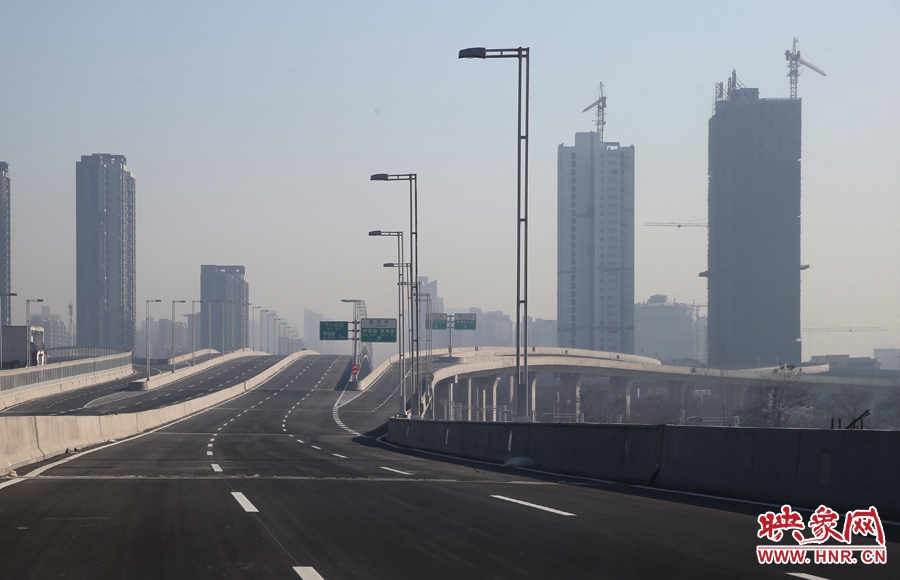 隴海高架與西三環(huán)立交。