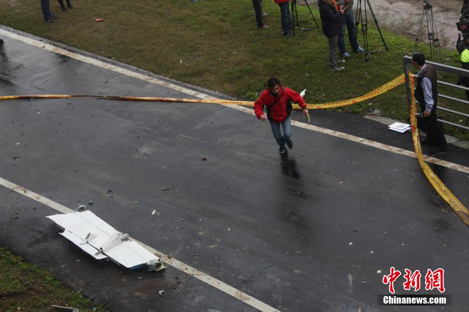 臺灣復(fù)興航空一架班機(jī)墜河 臺灣復(fù)興航空一架班機(jī)墜河