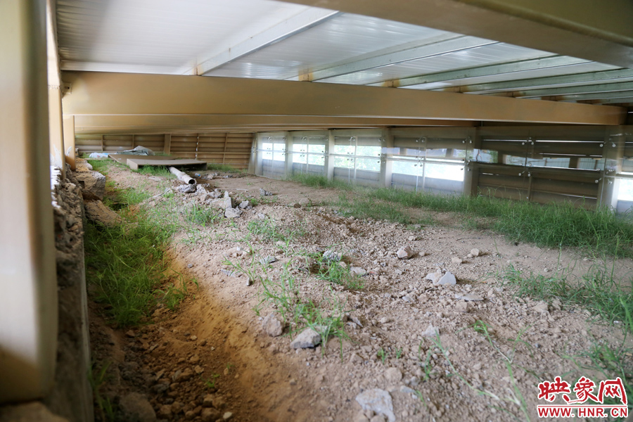 東側(cè)保護(hù)殼內(nèi)景。