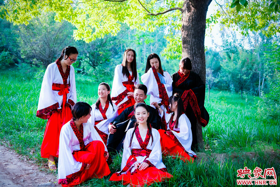 這片樹蔭留下我們太多的歡聲笑語。