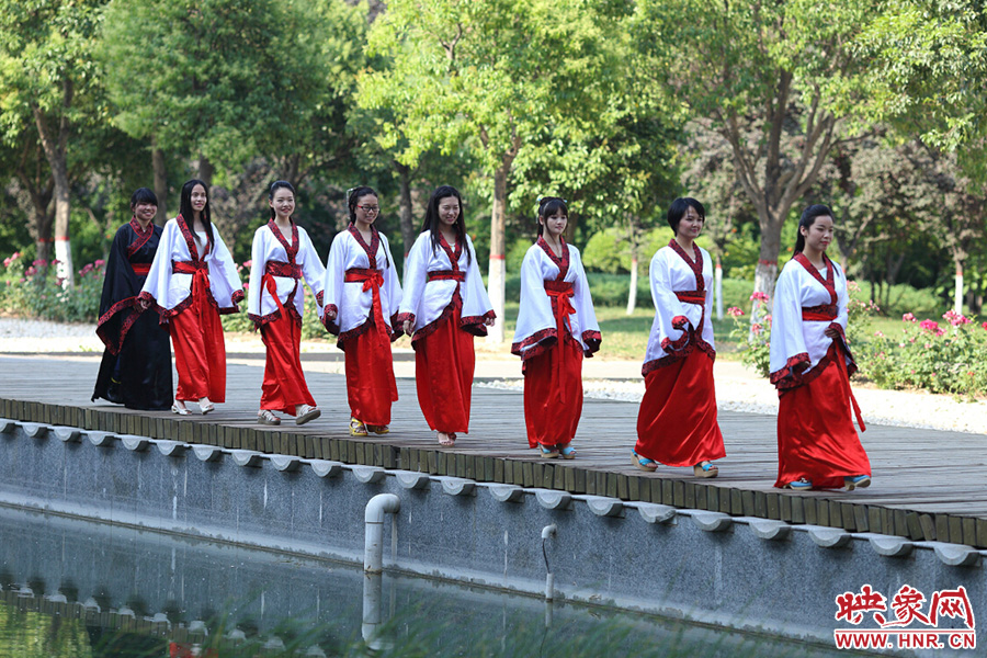 在校園里再走走，下次又不知道是何年何時。