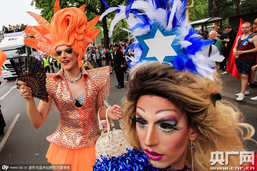 德國(guó)柏林，當(dāng)?shù)嘏e行同性戀驕傲大游行