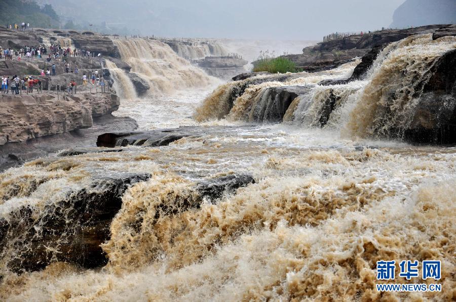 這是7月10日拍攝的黃河壺口瀑布。