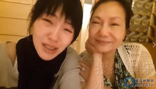 看明星花式秀母親節(jié)！甜馨上鏡鄧超祝福三個(gè)媽