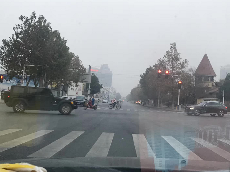 限行第一天！鄭州的早高峰是這個(gè)樣子的