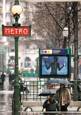 法國(guó)設(shè)置“語(yǔ)言警察”，防止民眾在受限制的場(chǎng)合說(shuō)英語(yǔ)或聽(tīng)英語(yǔ)內(nèi)容。