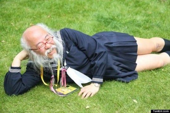 日本中年禿頂男子穿少女水手制服稱(chēng)要做自己(圖)
