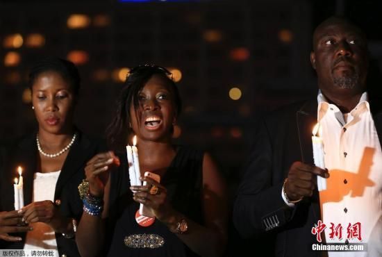 　資料圖：當(dāng)?shù)貢r(shí)間2014年8月26日，尼日利亞阿布賈，民眾舉行“帶回我們的女孩”活動(dòng)為埃博拉病毒感