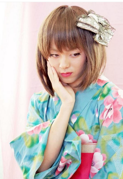 日本男子學校舉辦“?；ā贝筚?參賽者須男扮女裝