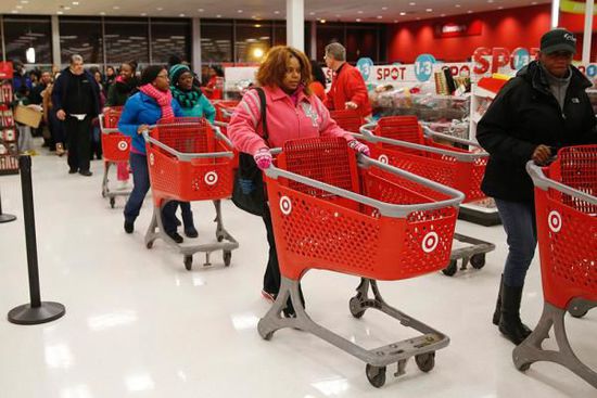 在整個感恩節(jié)假期，美國零售業(yè)銷售下降11%，為連續(xù)第二年下降。