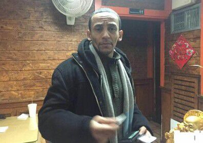 涉案的男性騙徒。(美國(guó)《世界日?qǐng)?bào)》/受害商家提供) 涉案的男性騙徒。(美國(guó)《世界日?qǐng)?bào)》/受害商家提供)