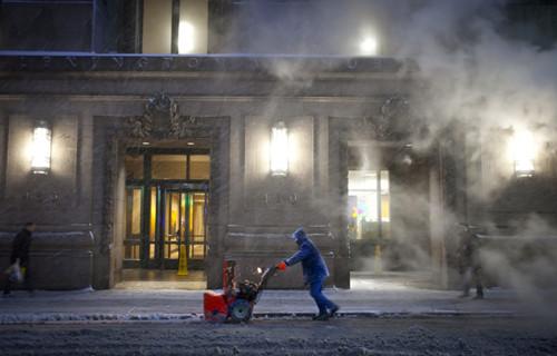 特大暴風(fēng)雪襲擊美國(guó)東北部，多州進(jìn)入緊急狀態(tài)。