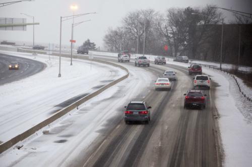 特大暴風(fēng)雪襲擊美國(guó)東北部，多州進(jìn)入緊急狀態(tài)。