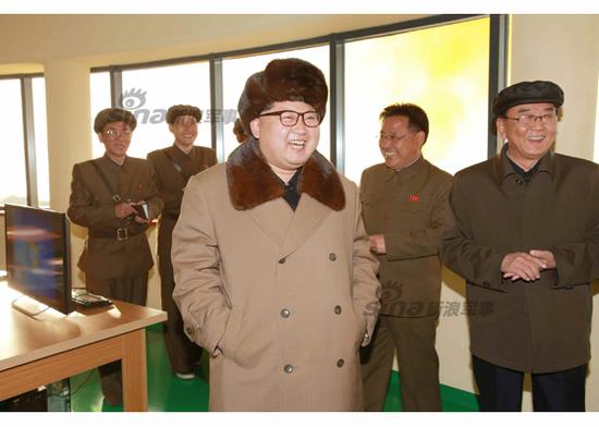 金正恩現(xiàn)場指導工作。