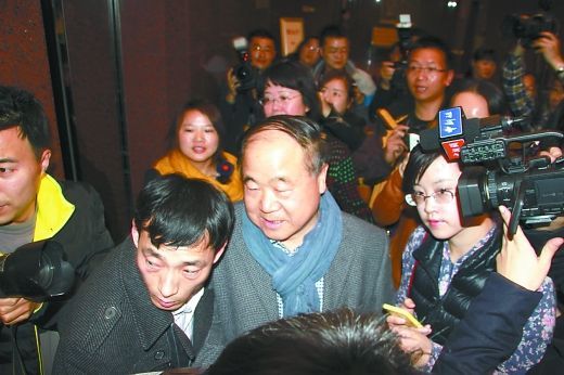 成龍婉拒酒店服務(wù)生合影請(qǐng)求:10天都在這呢(圖) 成龍婉拒酒店服務(wù)生合影請(qǐng)求:10天都在這呢(圖)