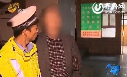 司機(jī)：“看前面，笑一下?！保ń貓D）