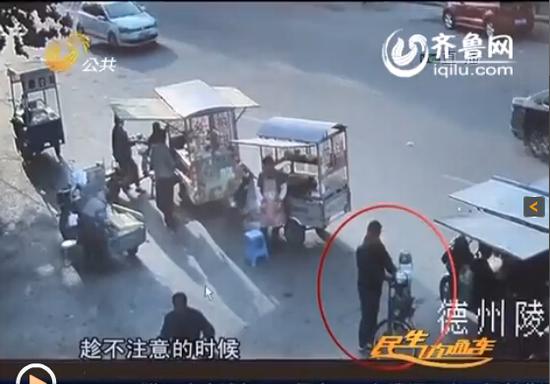 在臨盤市場被抓之后，薦某竟然拿出了一把匕首