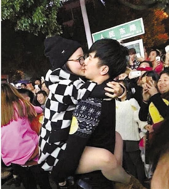 雖只是縣城的比賽，但水準(zhǔn)著實(shí)不低，居然有選手采用考拉式。