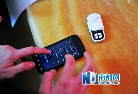 一個號碼為021-62588800的電話自稱上海靜安區(qū)公安分局，騙走了小程148萬。記者 梁煒培 攝