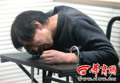 3月29日，多次騷擾孕婦的賈某在公安蓮湖分局接受訊問