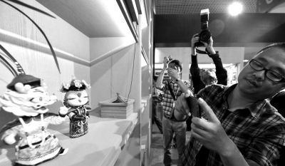 北京故宮吉祥物“壯壯”和“美美”昨天首度對(duì)外亮相。中新社發(fā)