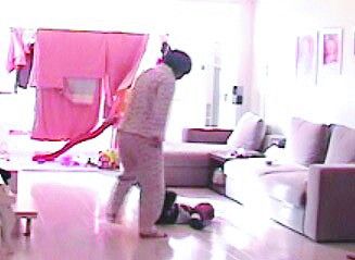 遼寧一家長監(jiān)控保姆虐兒視頻曝光 遼寧一家長監(jiān)控保姆虐兒視頻曝光