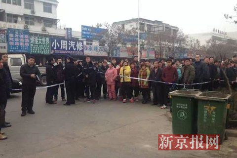 亳州路邊垃圾桶內(nèi)驚現(xiàn)碎尸。網(wǎng)友供圖