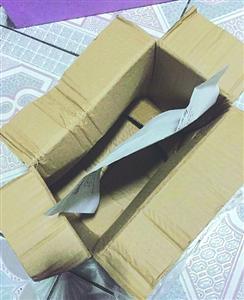 拼多多團(tuán)購面膜，結(jié)果送來一個(gè)空盒、一張紙條。