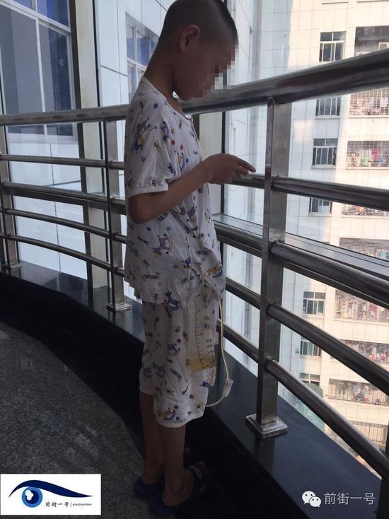 男童車(chē)禍搶救治療期間感染艾滋病 5家單位賠40萬(wàn) 男童車(chē)禍搶救治療期間感染艾滋病 5家單位賠40萬(wàn)