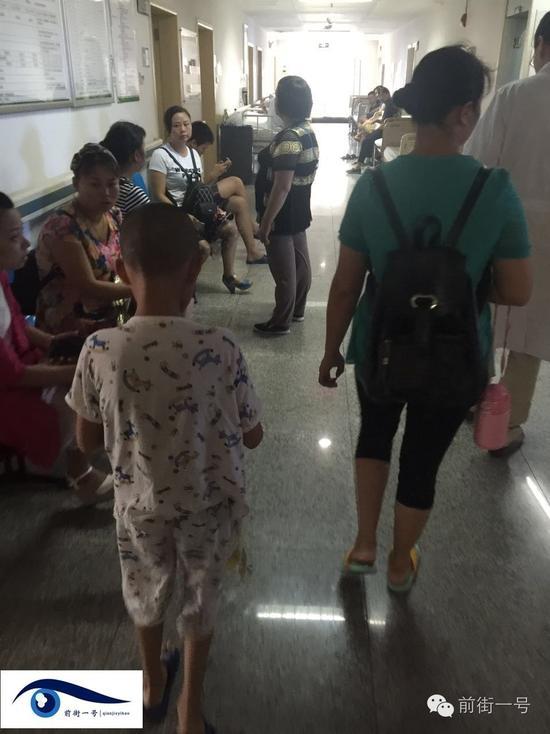 男童車(chē)禍搶救治療期間感染艾滋病 5家單位賠40萬(wàn) 男童車(chē)禍搶救治療期間感染艾滋病 5家單位賠40萬(wàn)