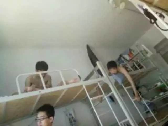 這個(gè)學(xué)校的男生宿舍火了！女同學(xué)都喊著要嫁