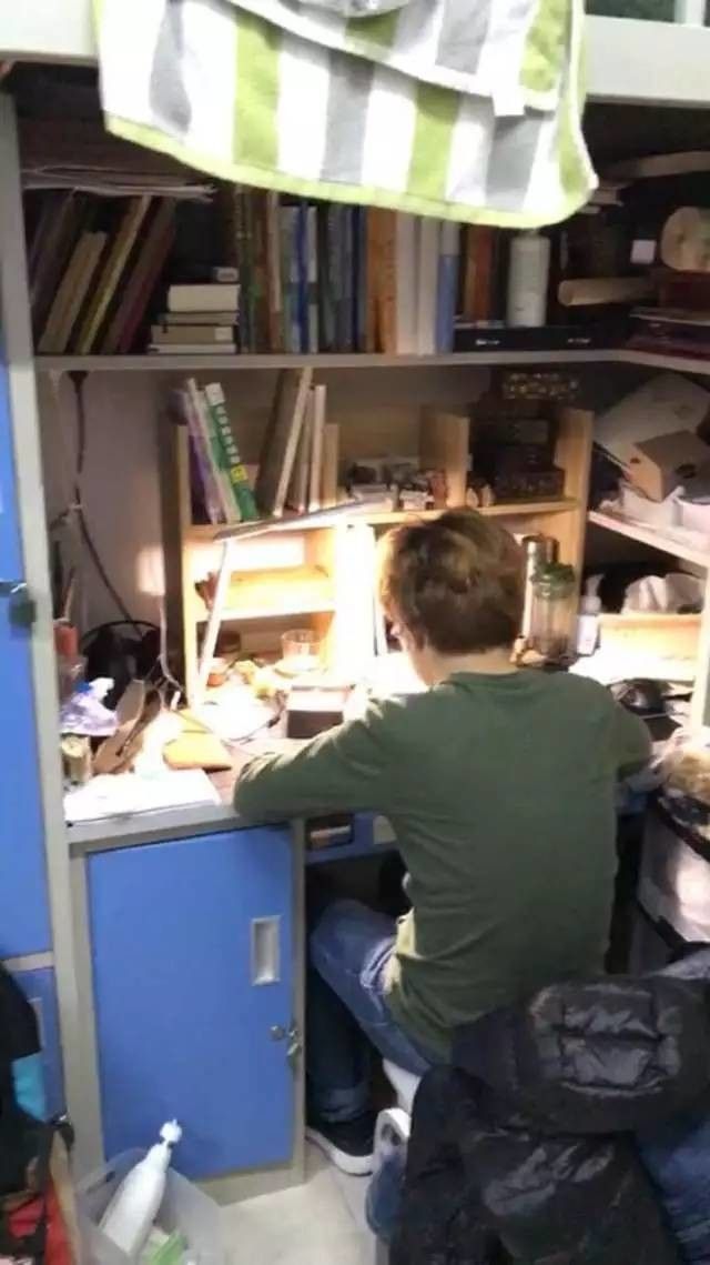 這個(gè)學(xué)校的男生宿舍火了！女同學(xué)都喊著要嫁