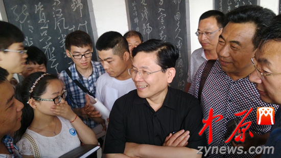 余光中、汪國(guó)真做客杜甫故里 共話詩(shī)圣家國(guó)情懷