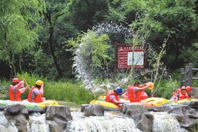豫西大峽谷十年締造更爽更安全的“中國(guó)好漂流”(圖) 豫西大峽谷十年締造更爽更安全的“中國(guó)好漂流”(圖)