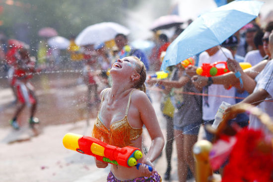 大連發(fā)現(xiàn)王國(guó)開啟“戲水狂歡”模式 大連發(fā)現(xiàn)王國(guó)開啟“戲水狂歡”模式