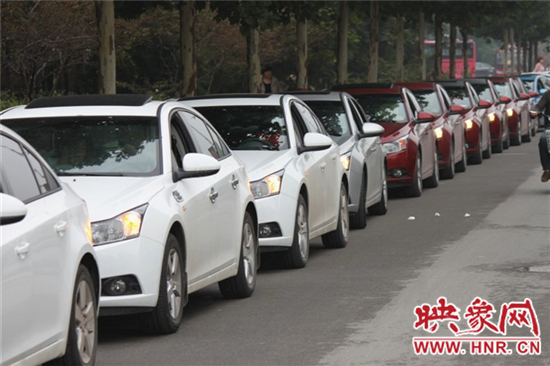 2014中國(guó)(鄭州)自駕車(chē)旅游產(chǎn)業(yè)交易博覽會(huì)在鄭州開(kāi)幕