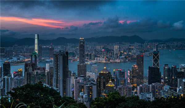 不要溫和地走進那個良夜 因為夜太美！