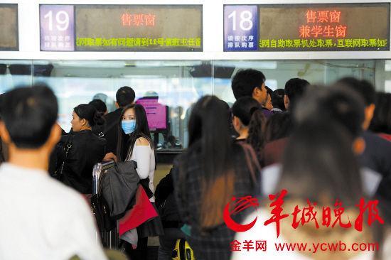 2015年春運(yùn),“囤票”不再是黃牛的專屬行為,普通乘客也開始加入其中。