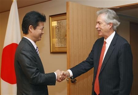 10月15日上午，日本外相玄葉光一郎與到訪的美國常務(wù)助理國務(wù)卿伯恩斯在日外務(wù)省舉行了會談。