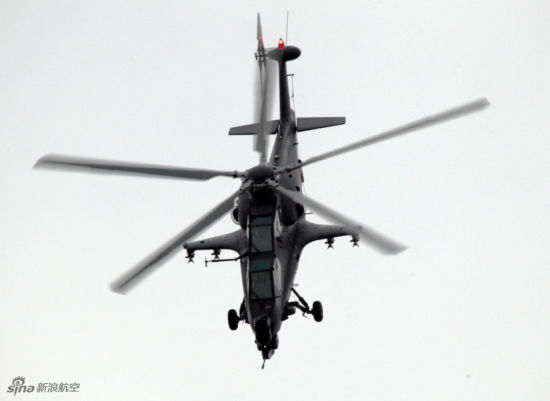 資料圖：在珠海航展上亮相的武直-10攻擊直升機(jī)。