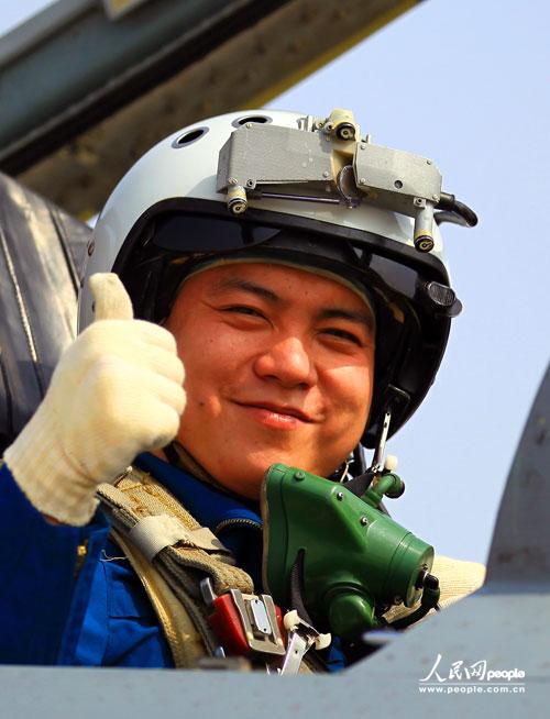 空軍一級(jí)飛行員喻亮