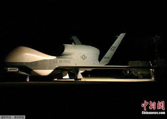 2006年2月17日，美國“全球鷹”RQ-4A無人機在秘密地點飛行。