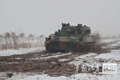 外媒稱中國在中朝邊境演習(xí) 出動新型大炮