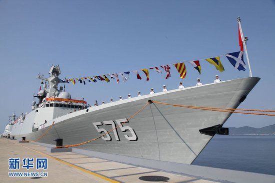 　圖為新服役的中國(guó)海軍岳陽艦。
