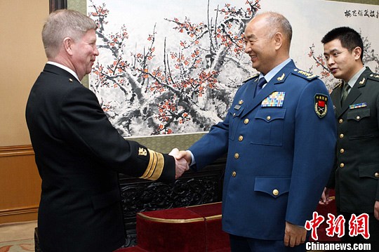 5月6日下午，中共中央軍委副主席許其亮空軍上將，在北京八一大樓會見來華進行正式友好訪問的芬蘭國防參謀長蘭尼科海軍中將一行。中新社發(fā) 宋吉河 攝