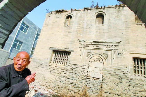 為保護(hù)古民宅，鄭州北四環(huán)繞開5米