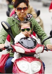 昨天清晨，文化宮路。 鄭州晚報記者 張翼飛 圖