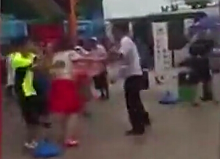 實拍：游客與景區(qū)工作人員群毆