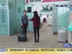“蘋果女”大鬧機(jī)場候機(jī)廳 竟稱“國產(chǎn)手機(jī)不能上飛機(jī)”