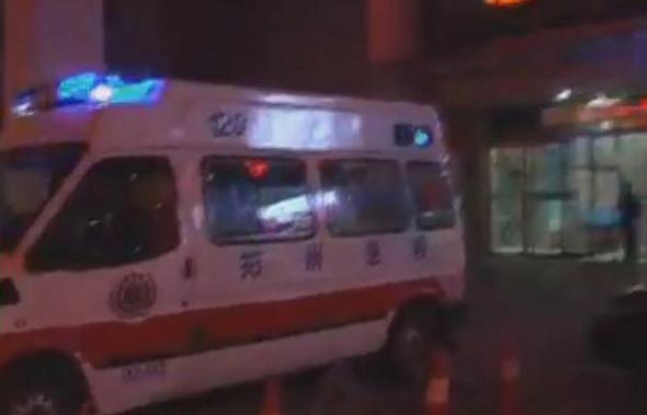 女兒不救父親，鄰居很憤怒